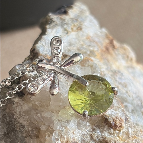 Avon Dragonfly Necklace Green Crystal Rhinestone Silver Tone Pendant 18" N23 - Picture 8 of 17